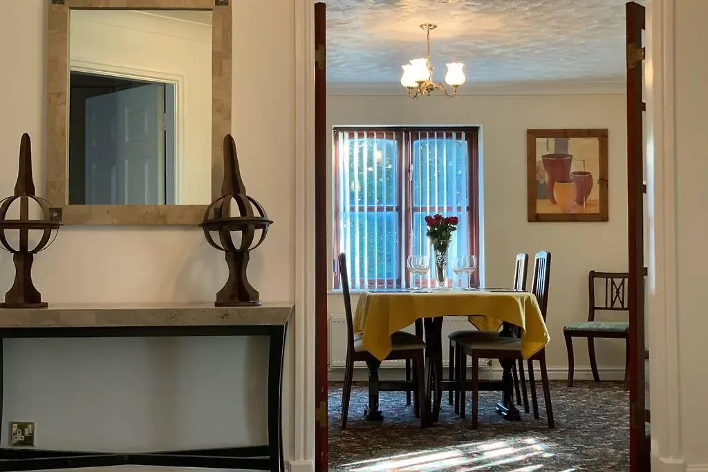 A Charming, Spacious 2 Bedroom Apartment In Lytham Lytham St Annes 0*,  United Kingdom