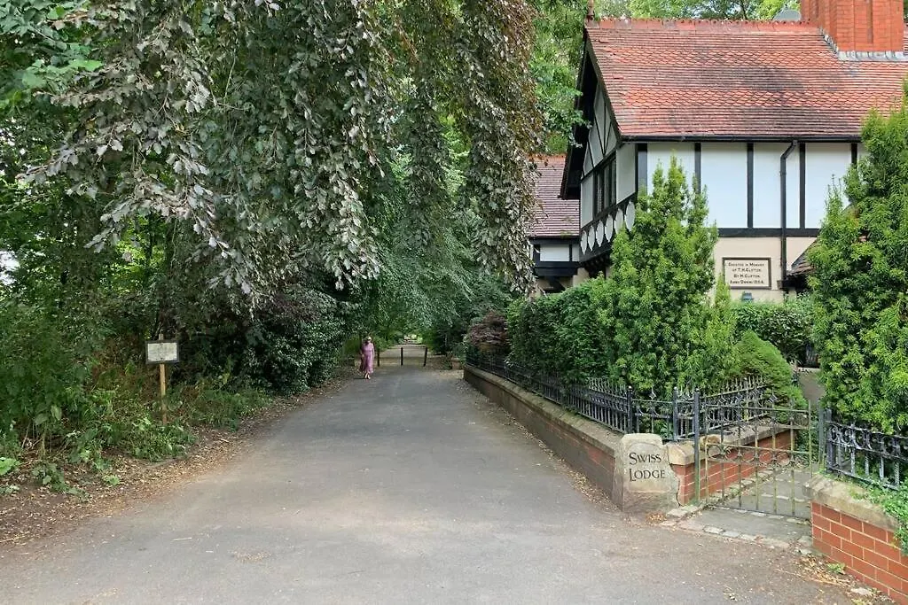 A Charming, Spacious 2 Bedroom Apartment In Lytham Lytham St Annes 0*,
